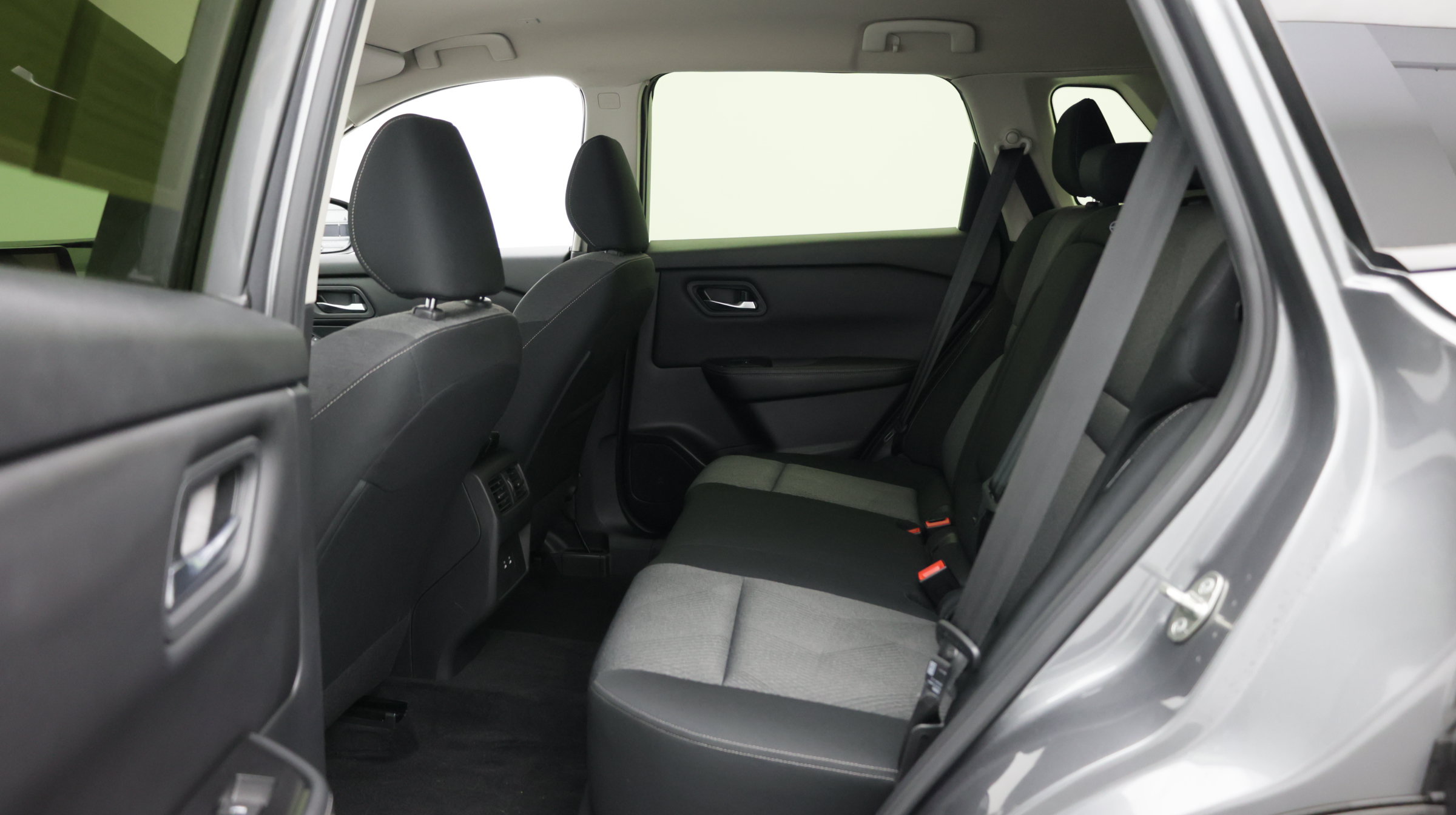 Used 2024 Nissan Rogue SV FWD image 27