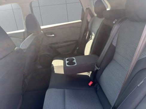 Used 2023 Nissan Rogue SV AWD/4WD image 14