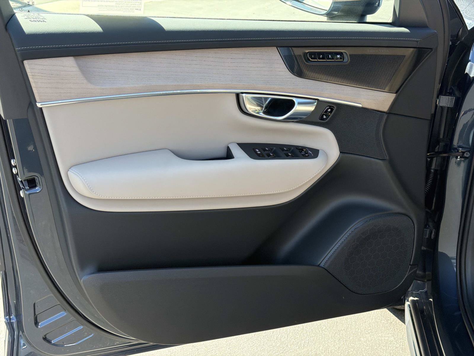 New 2027 Volvo XC90 B6 Plus AWD/4WD image 11