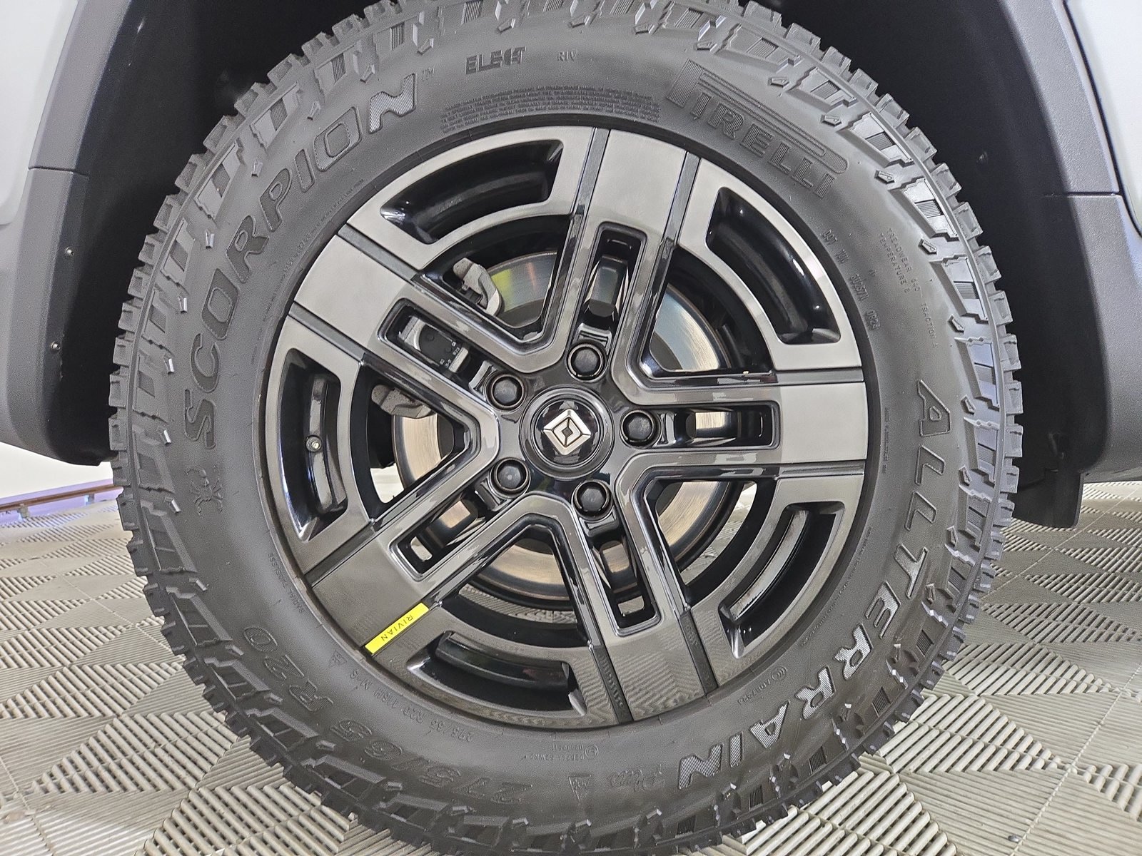 Used 2024 Rivian R1T Adventure Dual AWD/4WD image 12