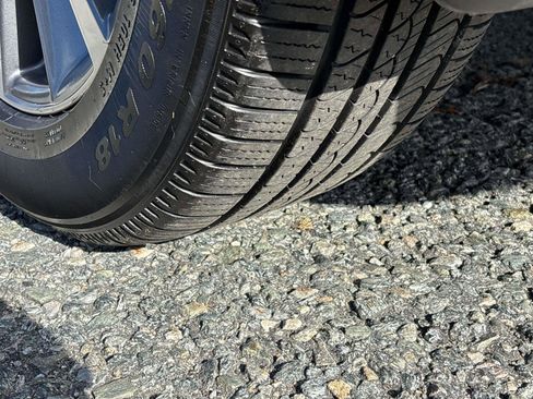 Used 2019 Toyota Highlander XLE image 10