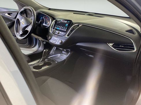 Used 2018 Chevrolet Malibu LT FWD image 23