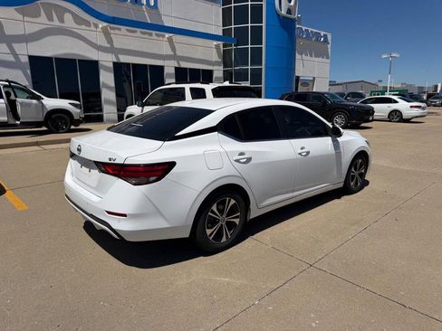Used 2022 Nissan Sentra SV FWD image 2