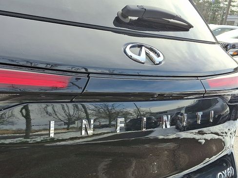 Certified 2025 INFINITI QX60 Luxe image 32