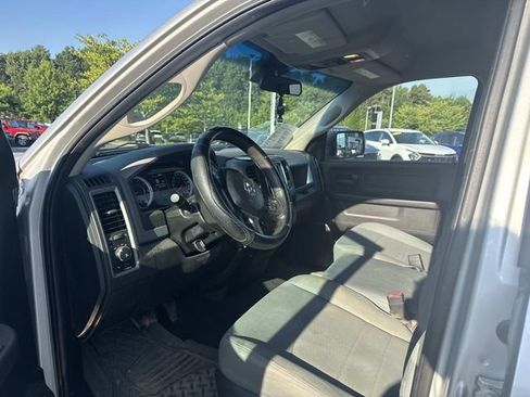 Used 2017 RAM 1500 Express AWD/4WD image 3