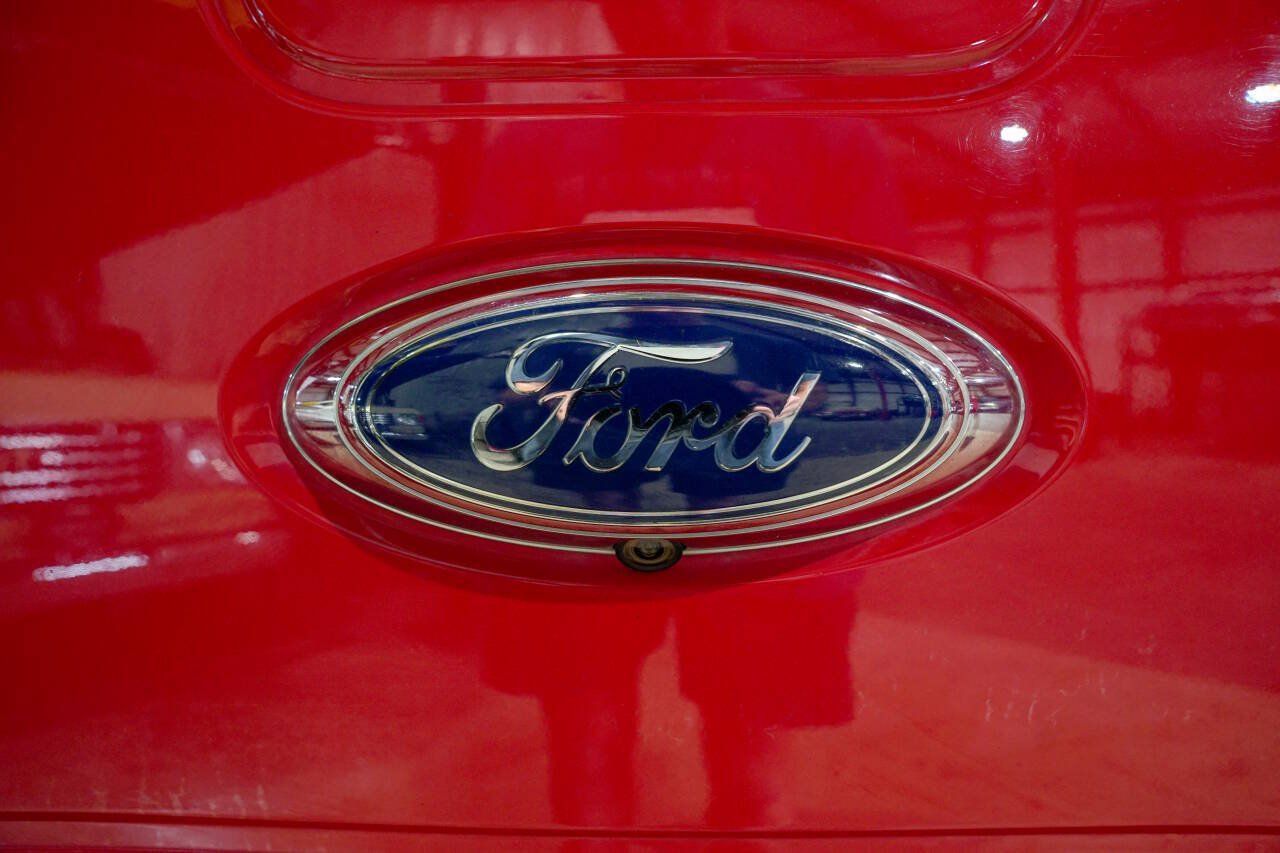 Used 2013 Ford F250 Lariat w/ Chrome Pkg AWD/4WD image 25