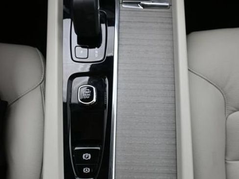 Used 2024 Volvo XC60 B5 Plus AWD/4WD image 11