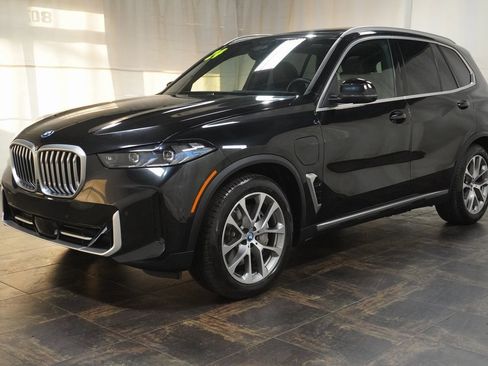 Used 2024 BMW X5 xDrive50e w/ Premium Package image 2