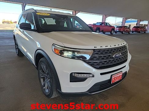 Used 2022 Ford Explorer XLT w/ Equipment Group 202A image 5