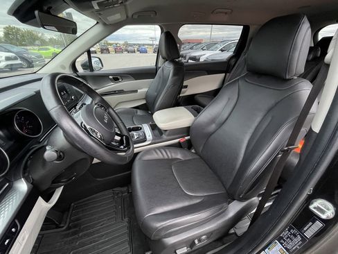 Certified 2023 Kia Carnival LX image 22