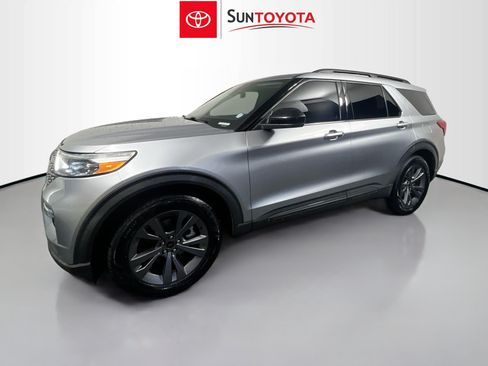 Used 2022 Ford Explorer XLT w/ Equipment Group 202A RWD image 9