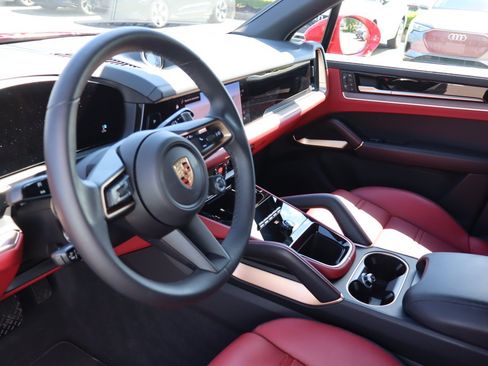 Used 2025 Porsche Cayenne E-Hybrid AWD/4WD image 9