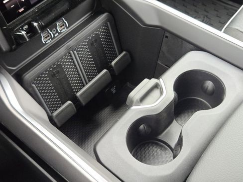 New 2026 RAM 3500 Laramie AWD/4WD image 17