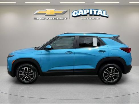 Used 2025 Chevrolet TrailBlazer LT w/ Driver Confidence Package AWD/4WD image 2