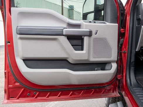 Used 2019 Ford F250 XLT w/ XLT Premium Package image 28