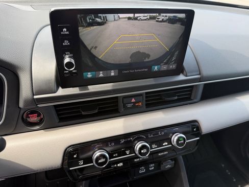 Used 2025 Honda Pilot EX-L image 19