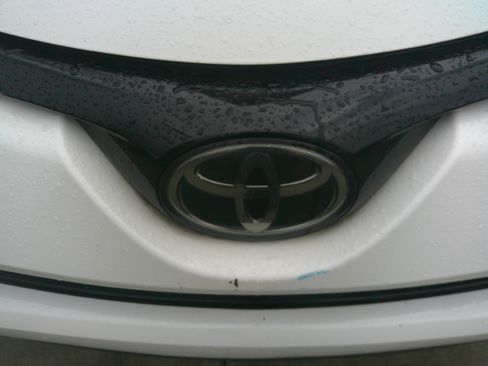 Used 2018 Toyota RAV4 XLE image 3