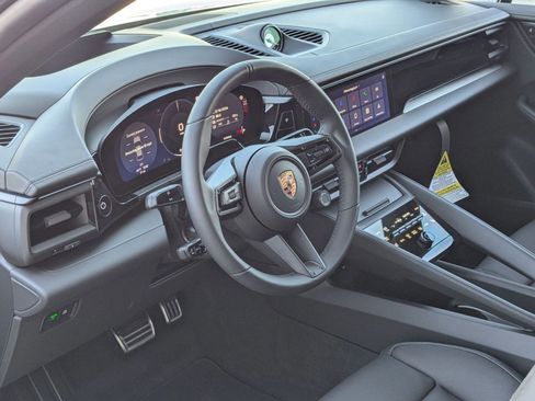 New 2026 Porsche Macan 4S Electric AWD/4WD image 4