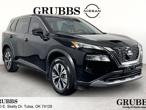 Used 2022 Nissan Rogue SV FWD image 1