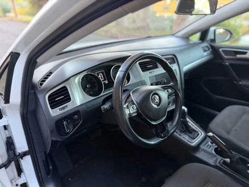 Used 2016 Volkswagen Golf S image 7