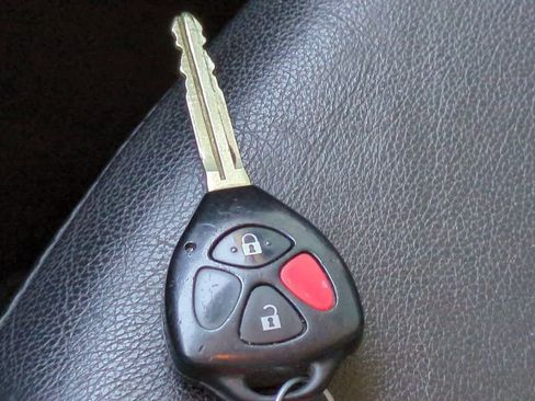 Used 2013 Toyota 4Runner SR5 image 32