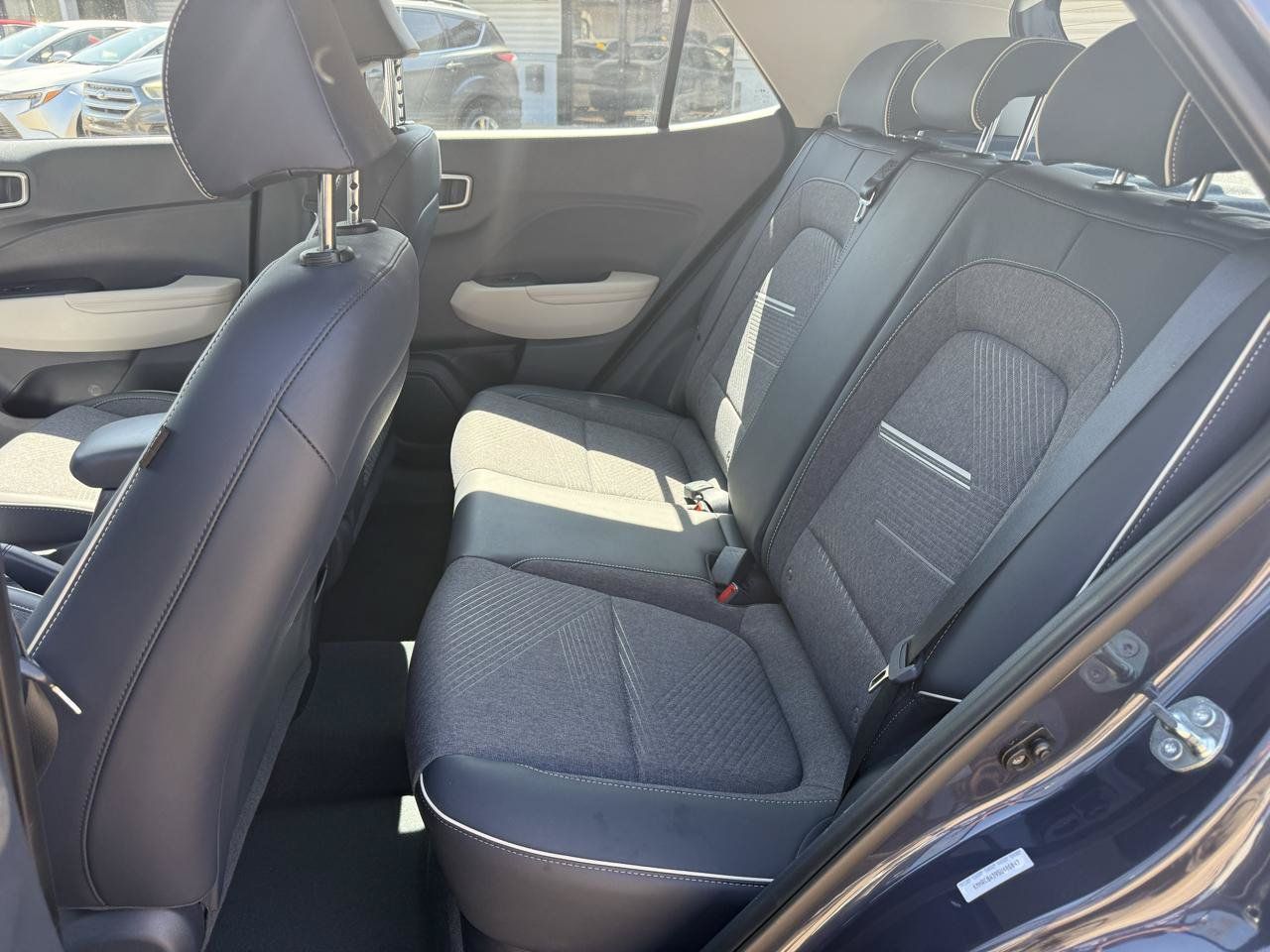 Used 2025 Hyundai Venue Limited FWD image 15