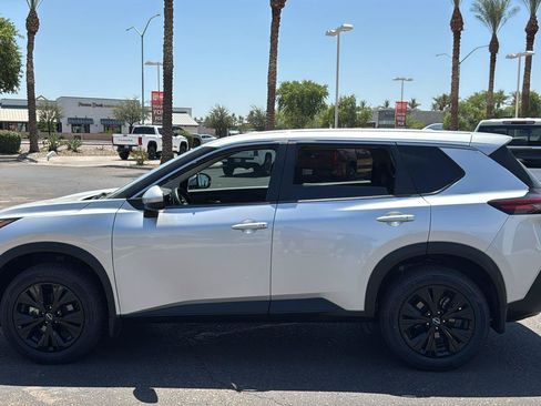 Used 2022 Nissan Rogue SV FWD image 5