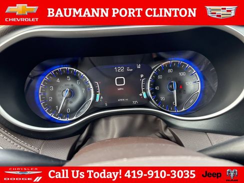 Used 2021 Chrysler Pacifica Touring-L w/ Premium & Safety Sphere Group AWD/4WD image 15