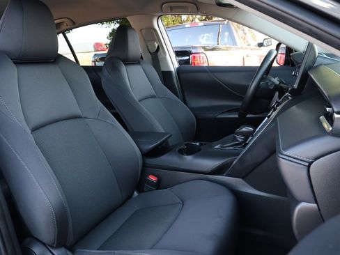 Used 2024 Toyota Venza LE image 28