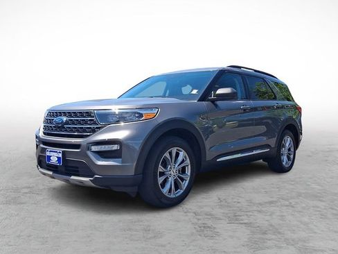 Used 2023 Ford Explorer XLT w/ Equipment Group 202A AWD/4WD image 3
