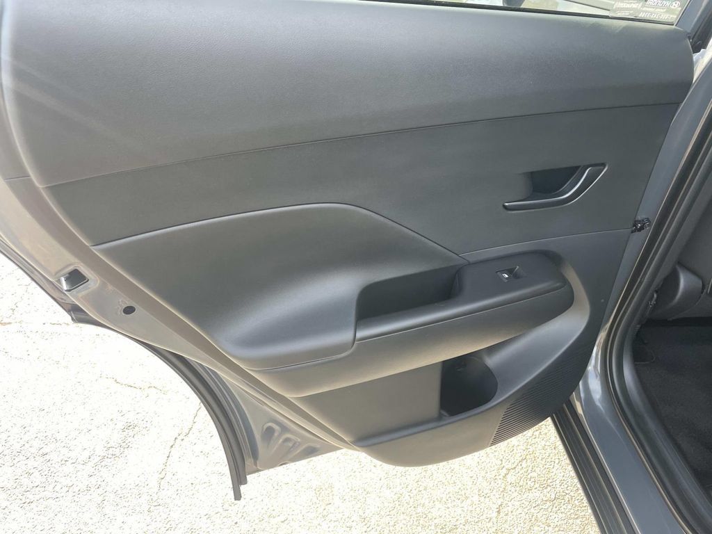 Used 2025 Hyundai Kona SEL AWD/4WD image 14