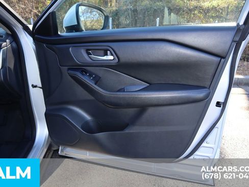 Used 2024 Nissan Rogue SV image 28