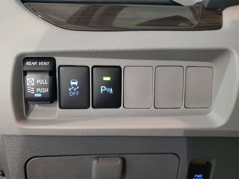 Used 2020 Toyota Sienna XLE image 27