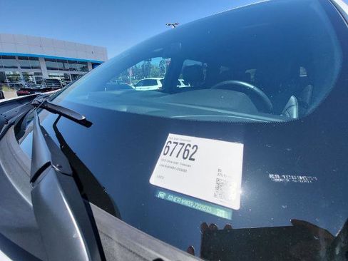 Used 2023 Chevrolet Traverse LT FWD image 32