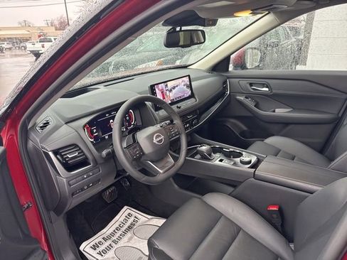 Used 2025 Nissan Rogue SL w/ Tech Package image 9