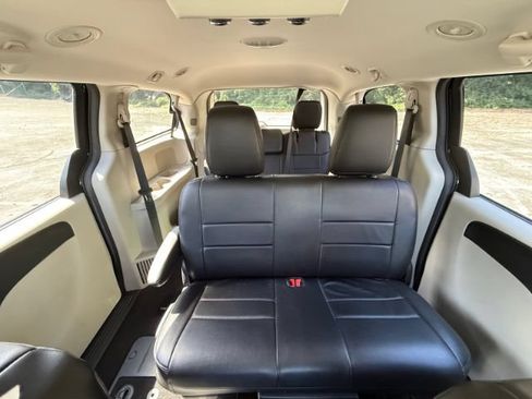 Used 2017 Dodge Grand Caravan SE w/ Power Window Group FWD image 17