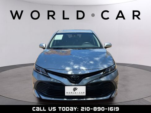 Used 2018 Toyota Camry LE w/ Convenience Package FWD image 17