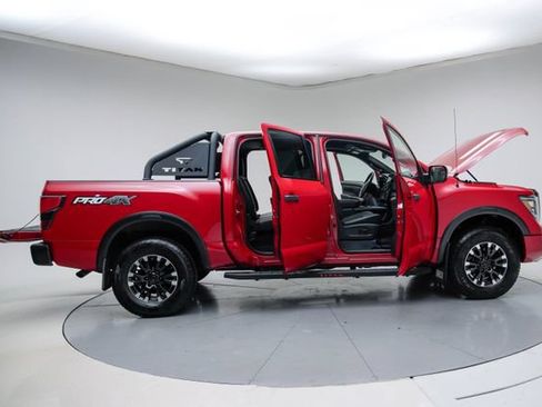 Used 2021 Nissan Titan PRO-4X w/ Pro-4x Convenience Package AWD/4WD image 14