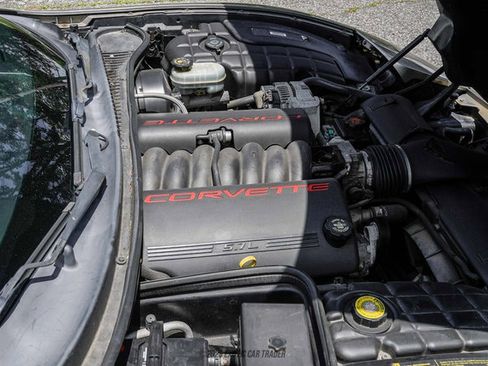Used 2000 Chevrolet Corvette Coupe w/ Roof Pkg RWD image 19