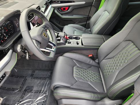 Used 2025 Lamborghini Urus SE image 6