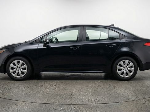 Used 2025 Toyota Corolla LE image 5