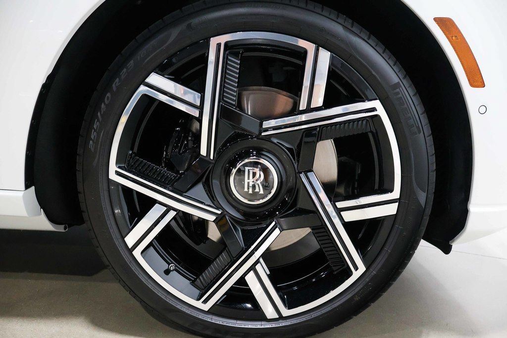 Used 2025 Rolls-Royce Cullinan Black Badge AWD/4WD image 32