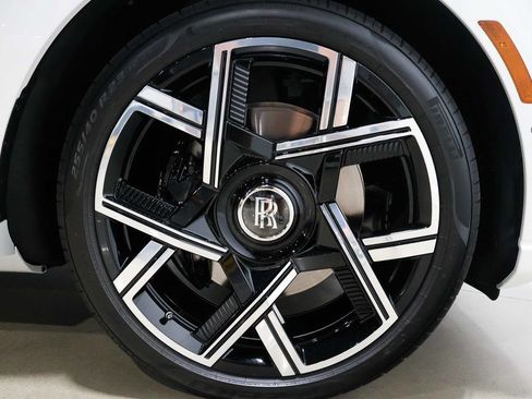 Used 2025 Rolls-Royce Cullinan Black Badge AWD/4WD image 32