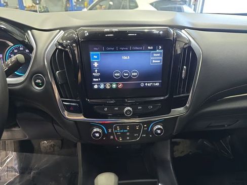 Used 2021 Chevrolet Traverse LT image 21