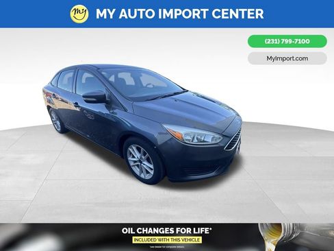 Used 2017 Ford Focus SE FWD image 1
