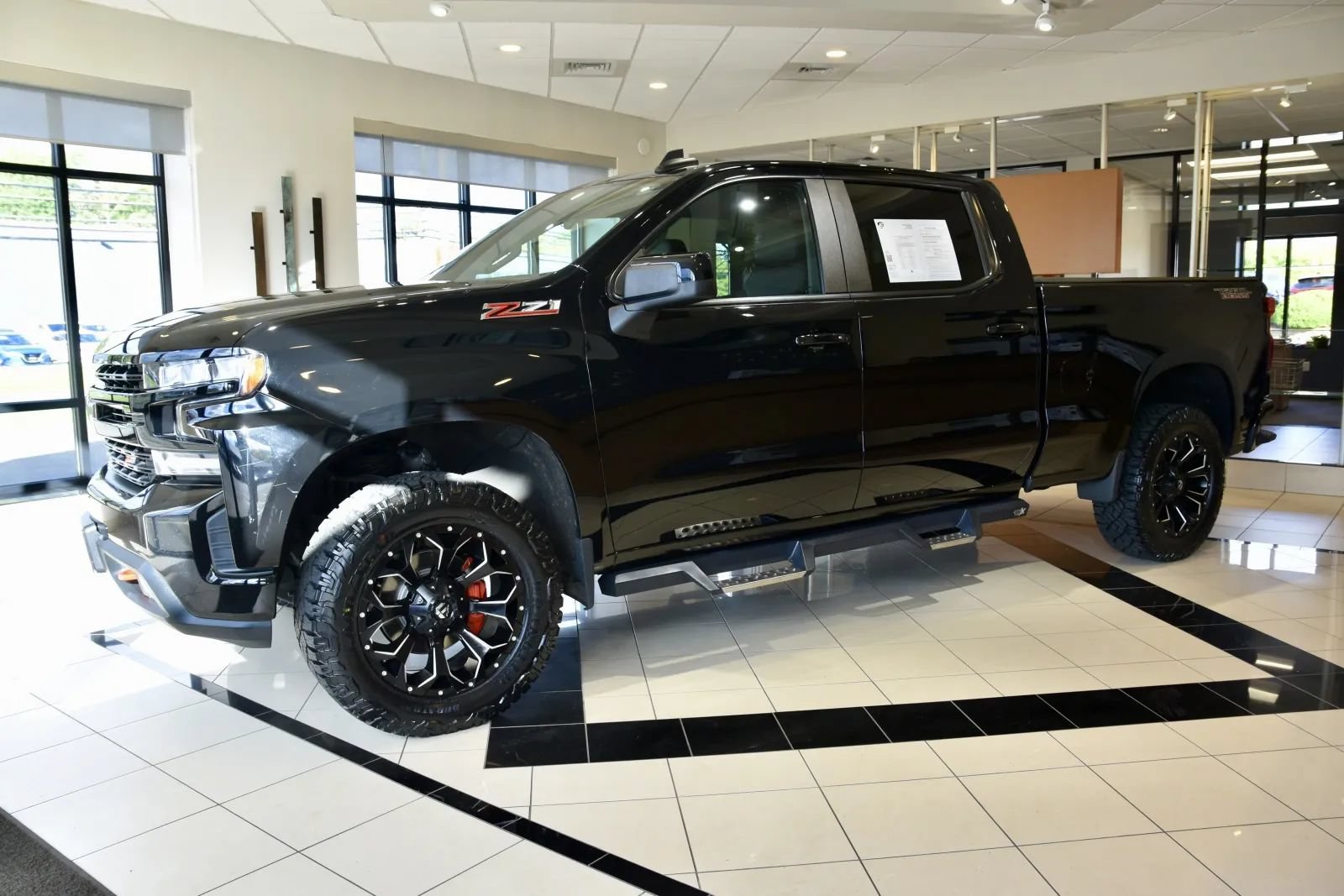 Used 2019 Chevrolet Silverado 1500 LT Trail Boss AWD/4WD image 3