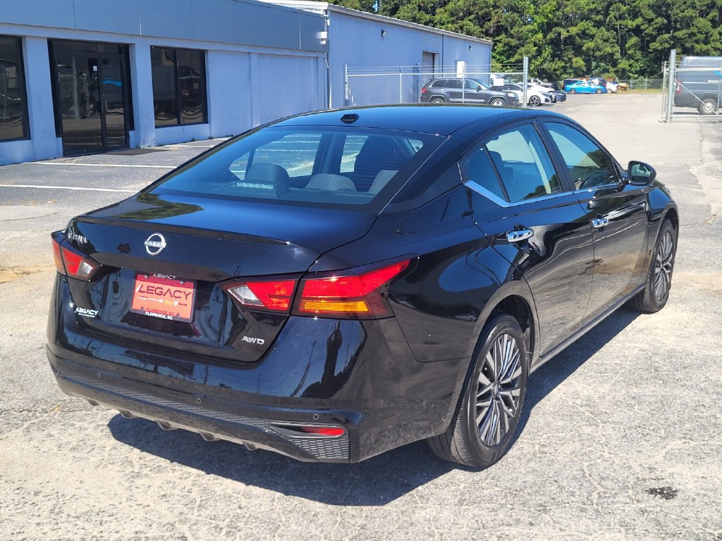Used 2025 Nissan Altima 2.5 SV AWD/4WD image 2