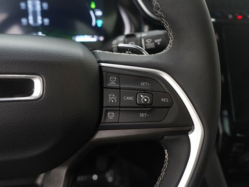 Used 2023 Jeep Grand Cherokee 4WD 4xe w/ Luxury Tech Group II image 28