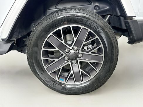 Used 2023 Jeep Wrangler Sahara w/ Cold Weather Group image 11