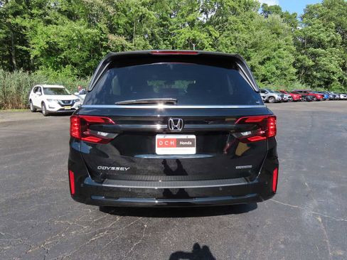 New 2026 Honda Odyssey Touring image 5